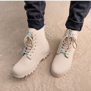 Native Shoes Johnny Treklite boots  Water Resistant in beige  - 8